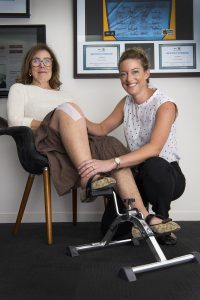 Patient with orthopaedic physiotherapist Larissa Sattler